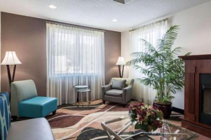 Quality Inn Warsaw - image 10