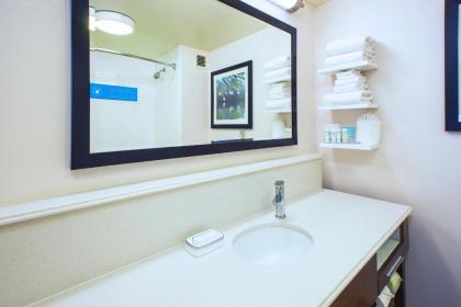 Hampton Inn & Suites Providence-Warwick Airport - image 17