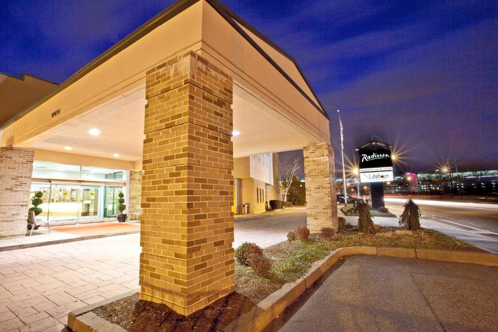 Radisson Hotel Providence Airport - main image