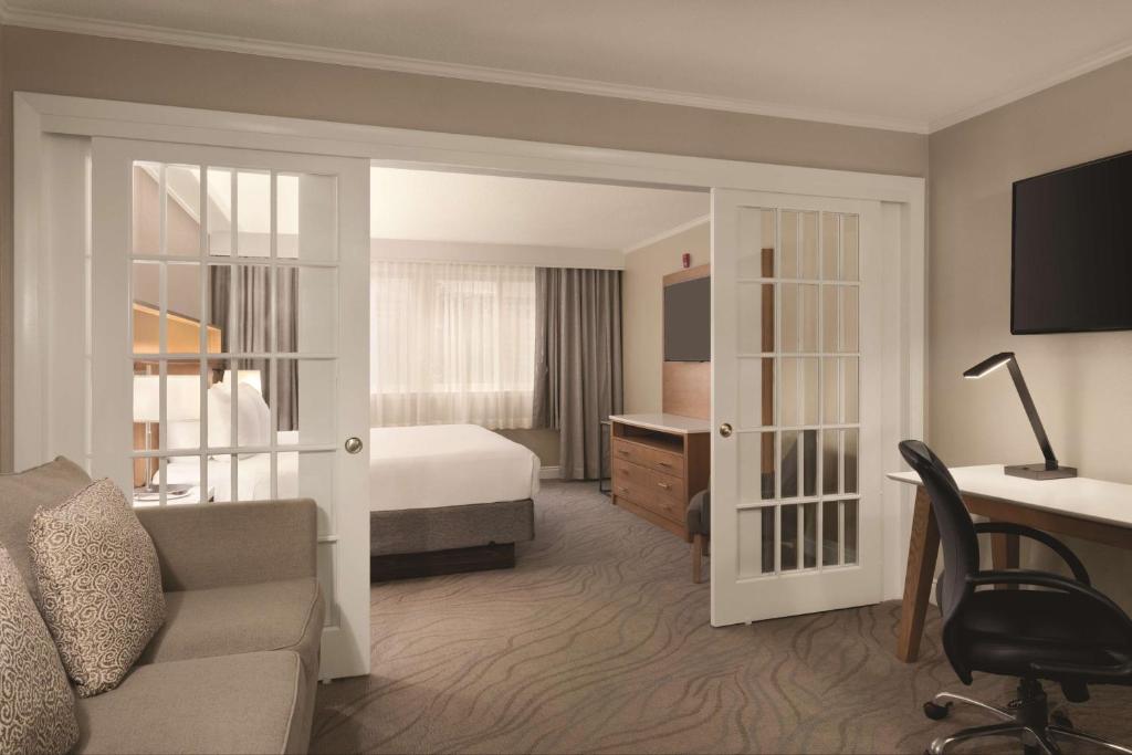 Radisson Hotel Providence Airport - image 7