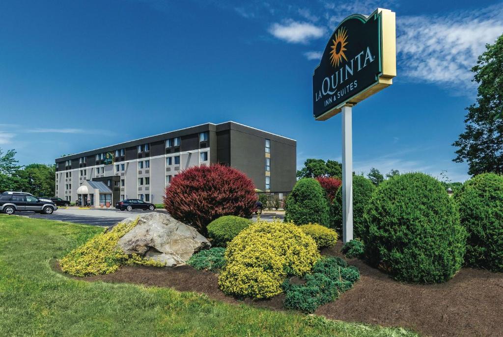 La Quinta by Wyndham Warwick Providence Airport - image 2