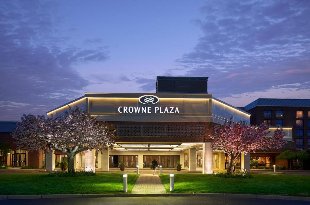 Crowne Plaza Providence-Warwick (Airport) an IHG Hotel - main image