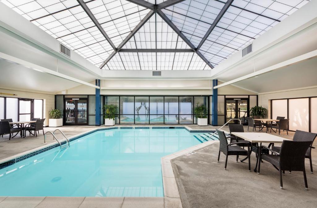 Crowne Plaza Providence-Warwick (Airport) an IHG Hotel - image 3