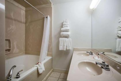 Super 8 by Wyndham Washington - image 10