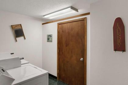 Super 8 by Wyndham Washington - image 6