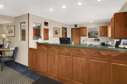 Super 8 by Wyndham Washington - image 8