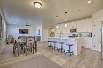 Newly Built Townhome with Hot Tub 7Mi to Red Cliffs