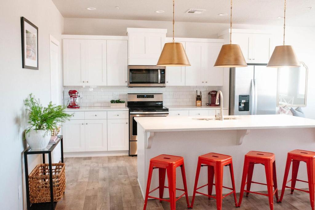 Freedom Vacation Rentals Condos with Mountain Views - main image