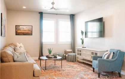 Freedom Vacation Rentals Condos with Mountain Views - image 14