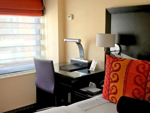 Washington Plaza Hotel - image 2