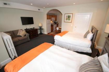 Gorgeous One   2Bdrm Home metro and Pkg. nearby Washington