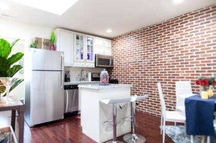 ** STACKED ROWHOME ** UP & COMING ** CONVENIENCE District of Columbia
