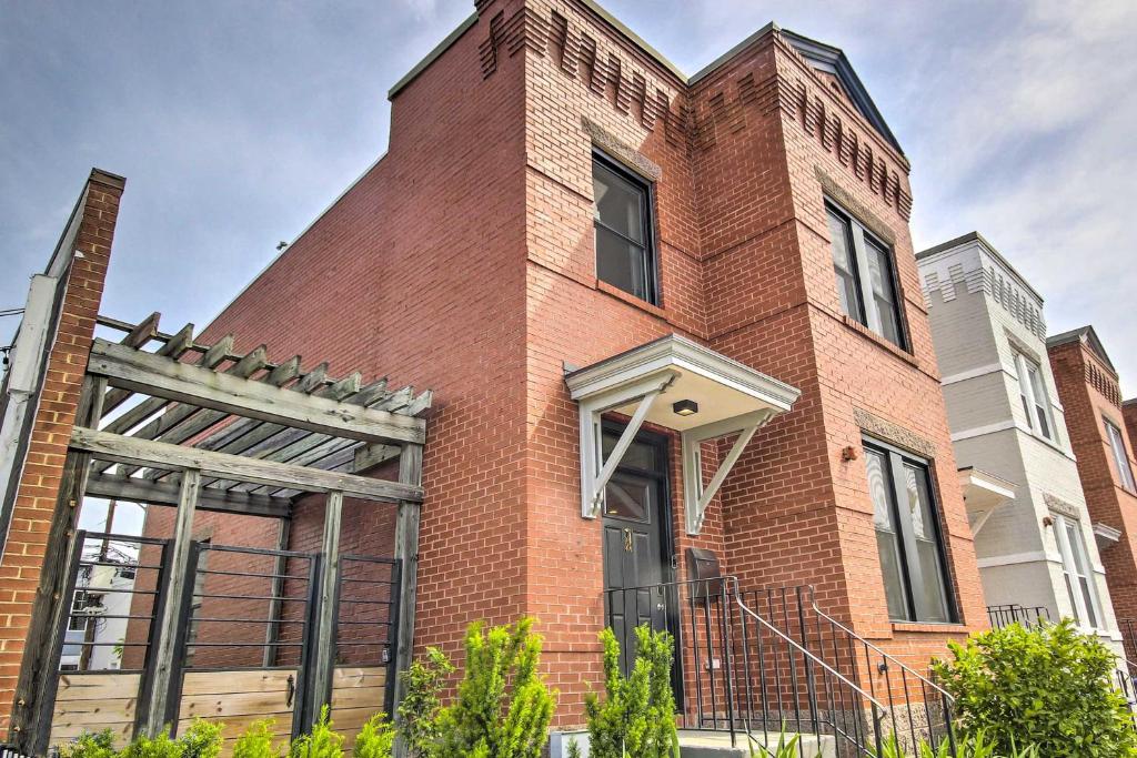 Modern D C Retreat with Private Outdoor Space! - main image