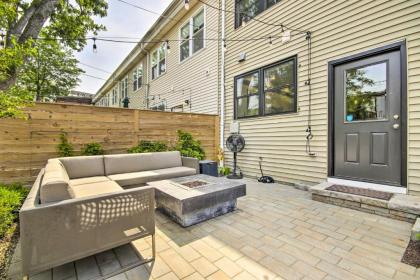 Modern D C Retreat with Private Outdoor Space! - image 3