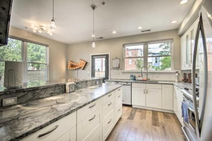 Modern D C Retreat with Private Outdoor Space! - image 9