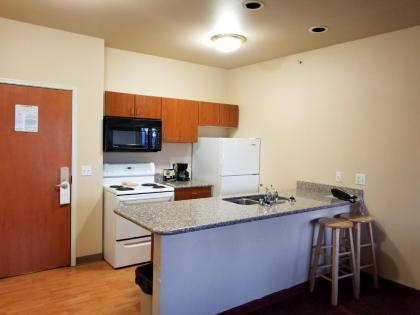 Grand View Inn & Suites - image 13