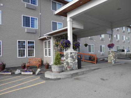 Grand View Inn & Suites - image 14