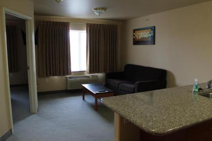 Grand View Inn & Suites - image 3