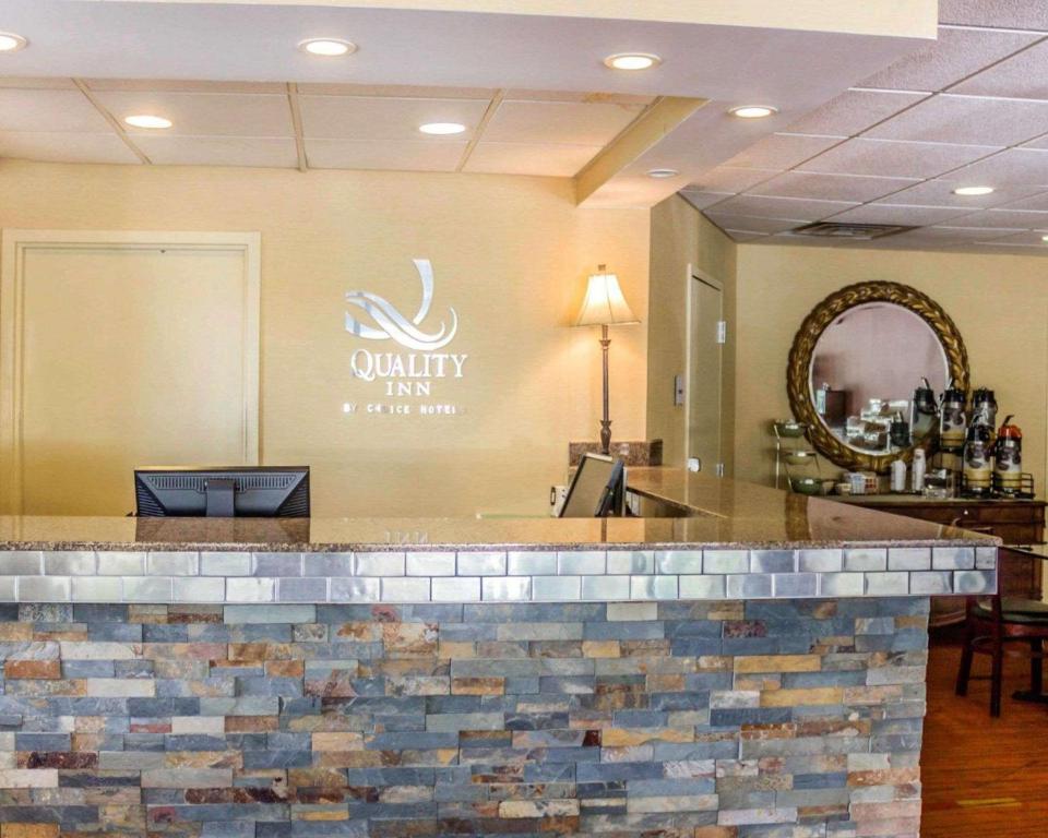 Quality Inn Waterbury - image 5