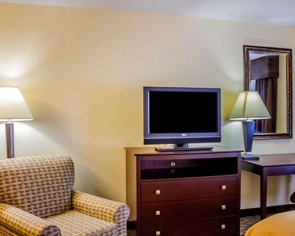 Quality Inn Waterbury - image 6