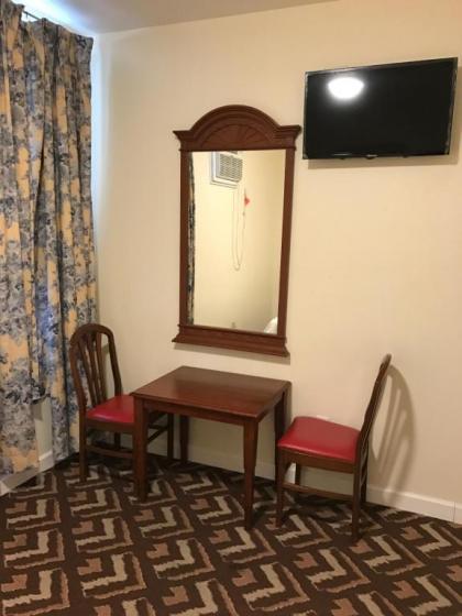 Waterbury Big Apple Motel - image 15