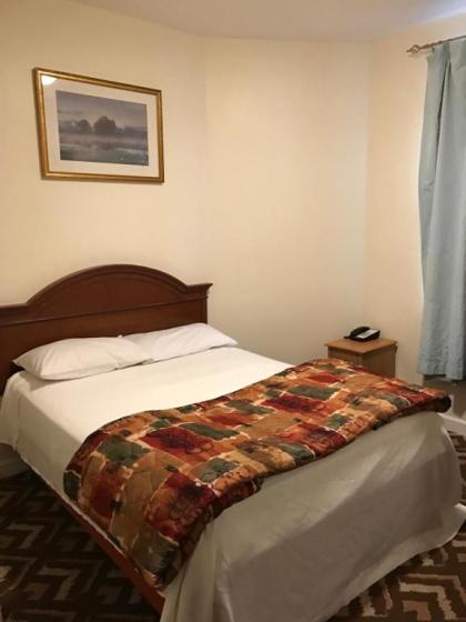 Waterbury Big Apple Motel - image 6
