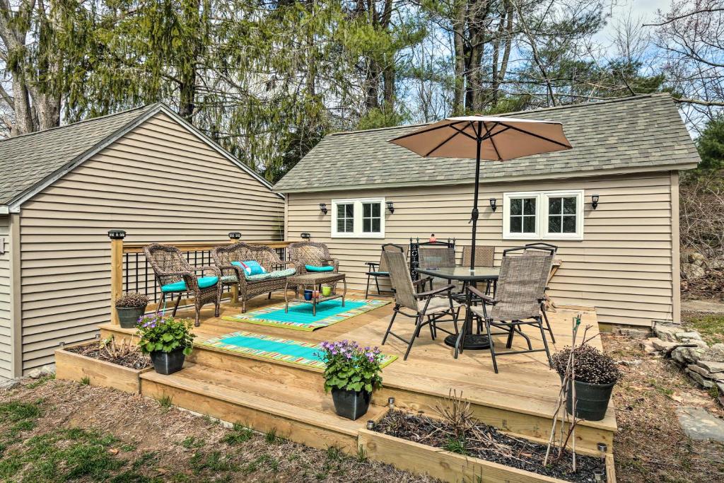 Remodeled Farmhouse in Waterford Near 2 Beaches! - image 4