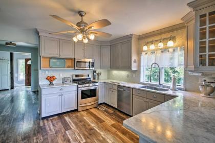 Deluxe Waterford Home with Outdoor Bar--Steps to Cove - image 14