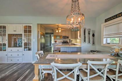 Deluxe Waterford Home with Outdoor Bar--Steps to Cove - image 6
