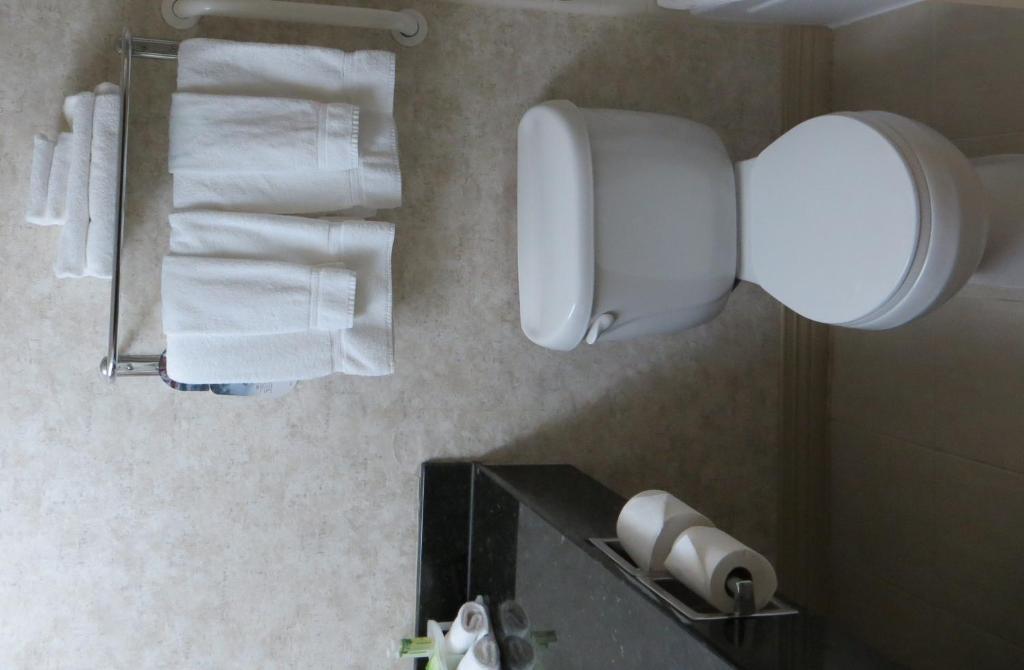 Holiday Inn Express- Waterloo/Cedar Falls an IHG Hotel - image 5