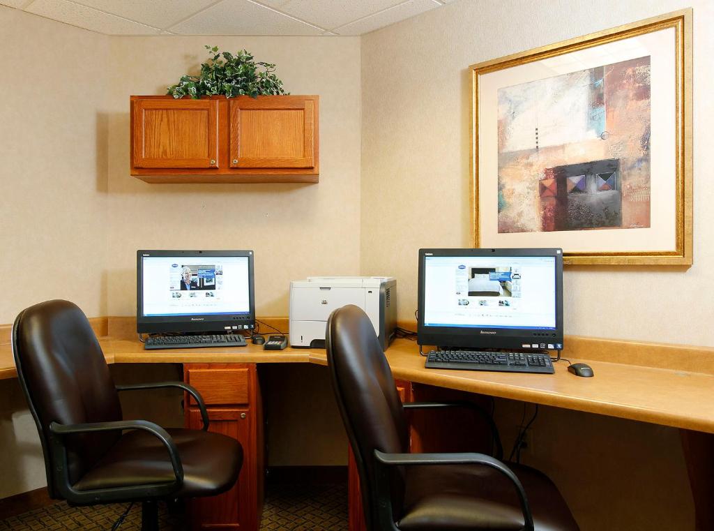 Hampton Inn Waterloo - image 2