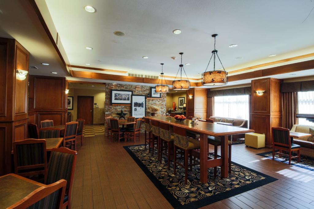Hampton Inn Waterloo - image 3