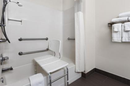Baymont by Wyndham Waterloo - image 13