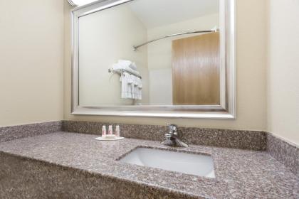 Baymont by Wyndham Waterloo - image 2