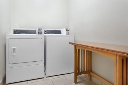 Baymont by Wyndham Waterloo - image 5