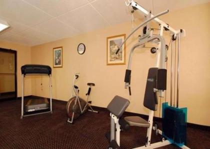 Econo Lodge Inn & Suites - image 13
