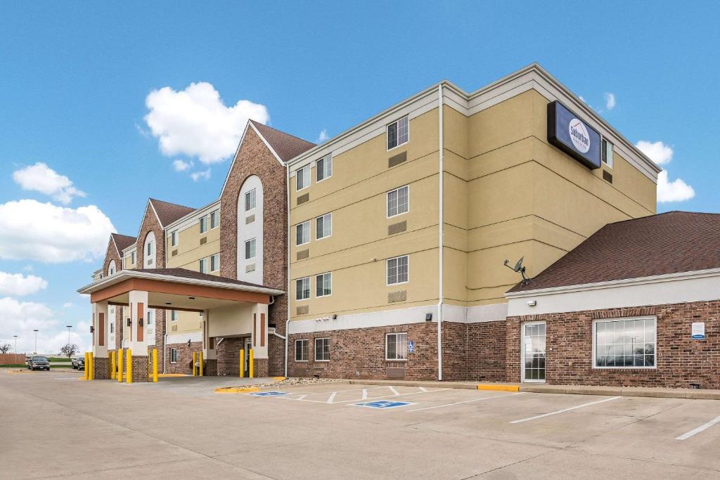 Suburban Extended Stay Waterloo - Cedar Valley - main image