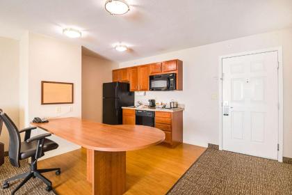 Suburban Extended Stay Waterloo - Cedar Valley - image 2