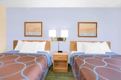 Super 8 by Wyndham Waterloo - image 11