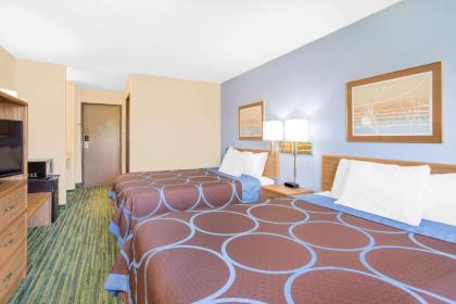 Super 8 by Wyndham Waterloo - image 14