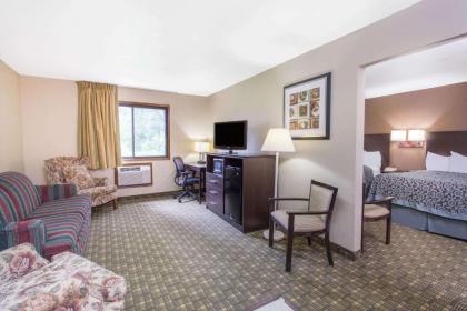 Days Inn & Suites by Wyndham Waterloo - image 10