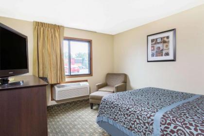 Days Inn & Suites by Wyndham Waterloo - image 11