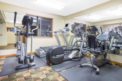 Days Inn & Suites by Wyndham Waterloo - image 3