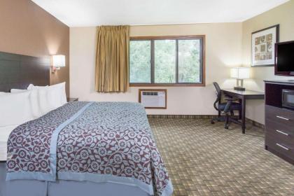 Days Inn & Suites by Wyndham Waterloo - image 9