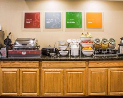 Comfort Inn & Suites Waterloo – Cedar Falls - image 11