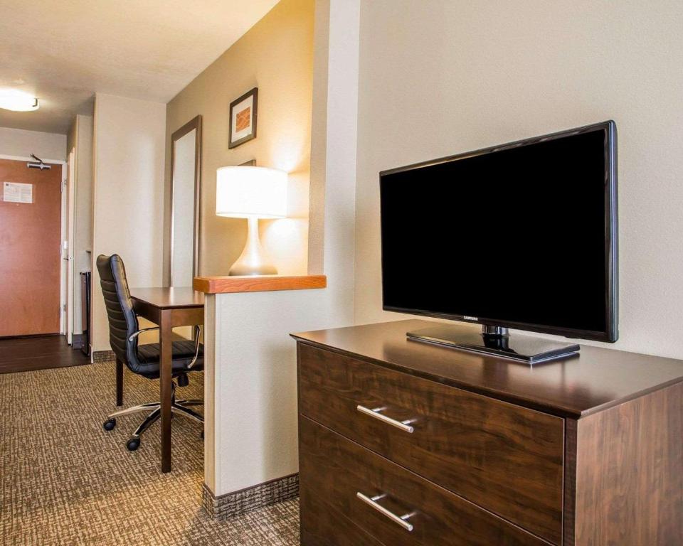 Comfort Inn & Suites Waterloo – Cedar Falls - image 2