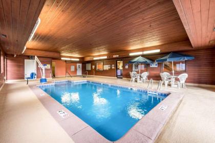 Motel 6-Waterloo IA - image 13