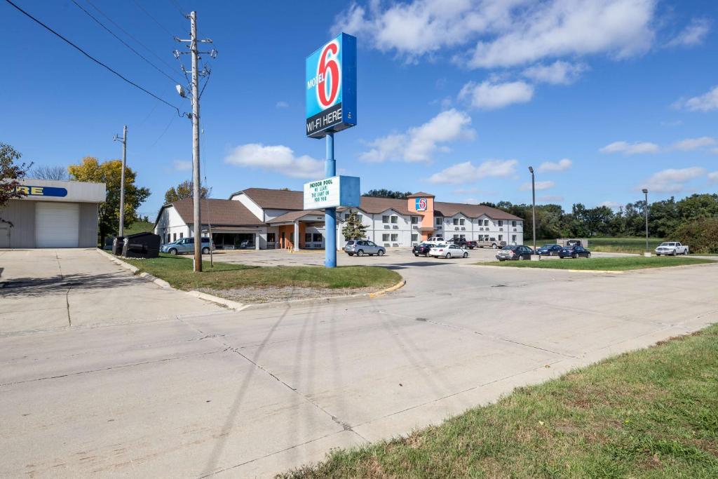Motel 6-Waterloo IA - image 4
