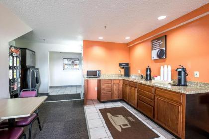 Motel 6-Waterloo IA - image 6
