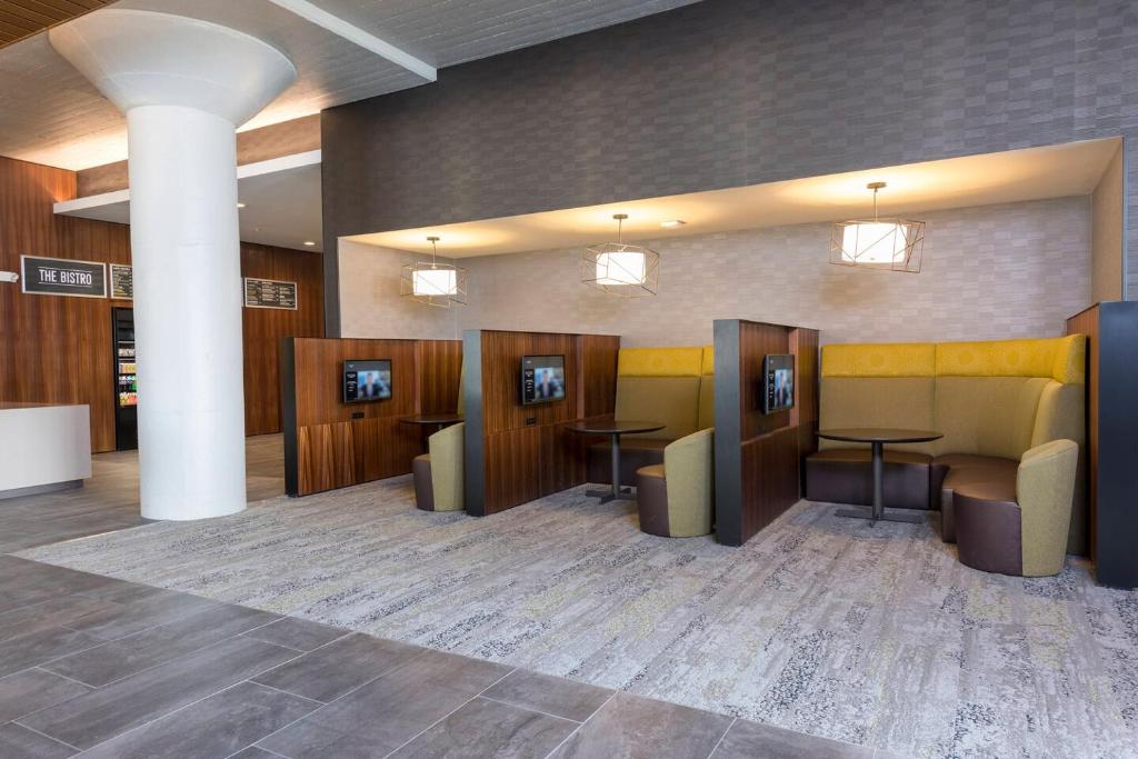 Courtyard by Marriott Waterloo Cedar Falls - image 7